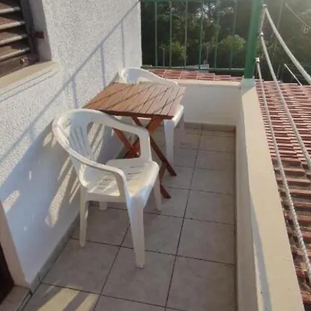Apartment Vlado - 50m From The Sea Rogac