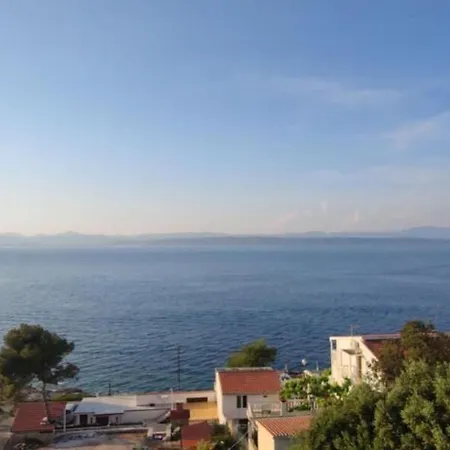 Apartment Vlado - 50m From The Sea Rogac