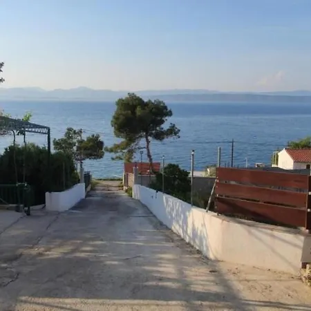 Vlado - 50m From The Sea Apartment Rogac