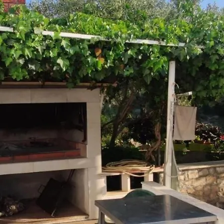 Vlado - 50m From The Sea Apartment